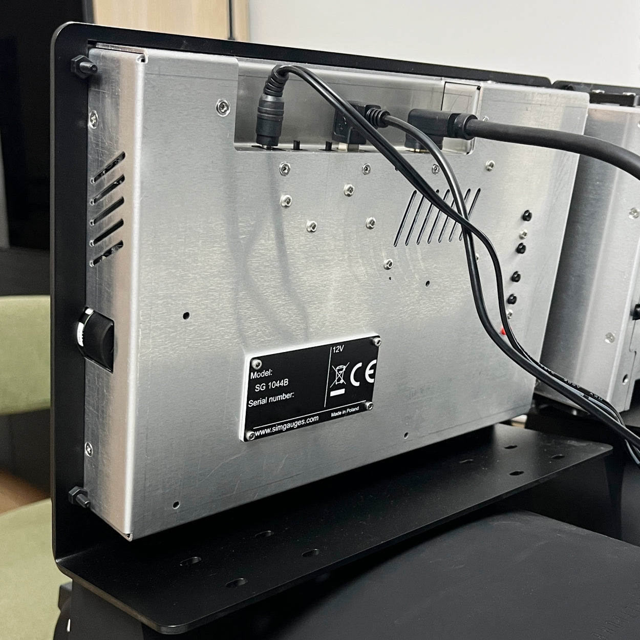 back_side_of_the_unit_garmin_G1000_flight_simulator